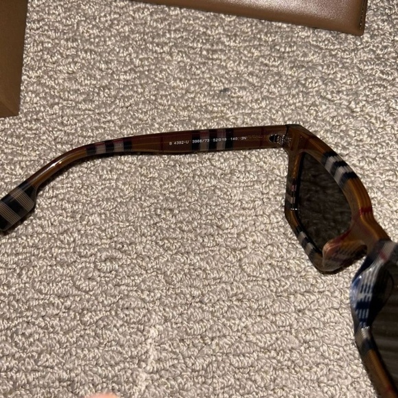 BURBERRY SUNGLASS - Picture 4 of 14